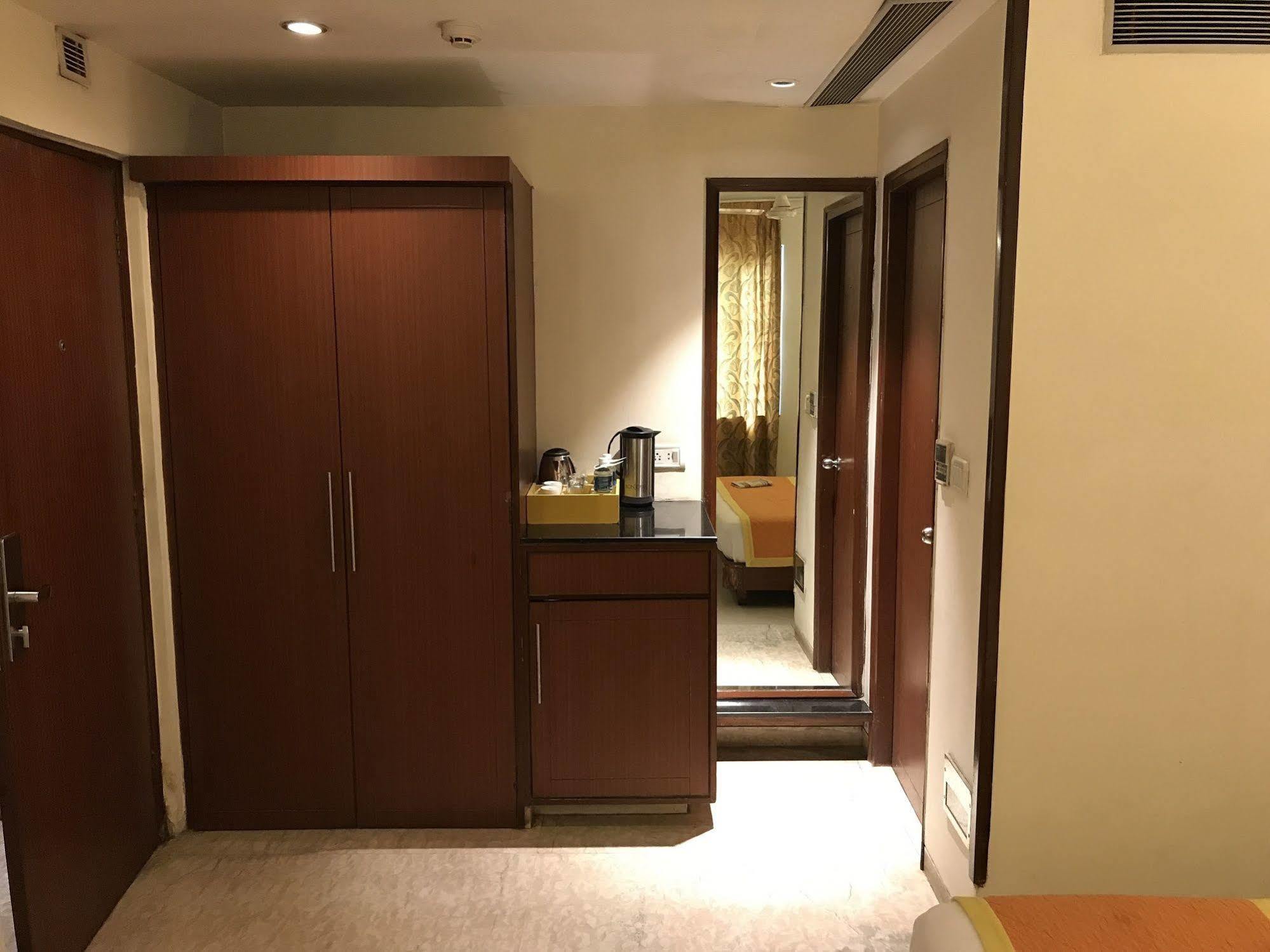 南方酒店 德里 外观 照片